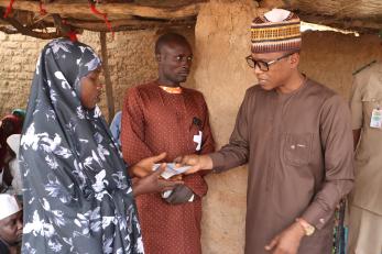 Presentation of AGR kits to Nigerian participants